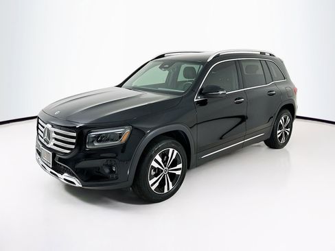 Used 2025 Mercedes-Benz GLB 250 image 3