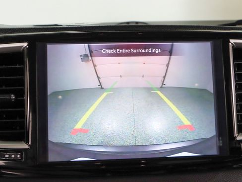 Used 2023 Chrysler Pacifica Touring-L FWD image 18
