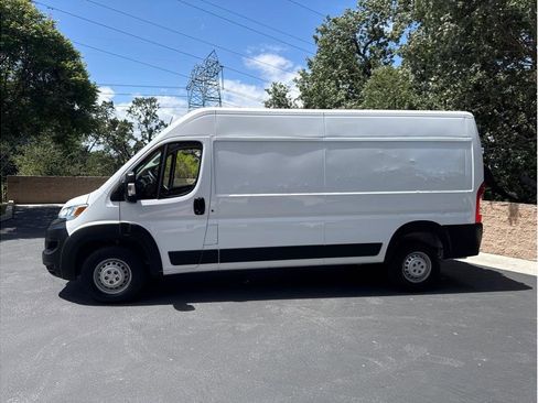 Used 2025 RAM ProMaster 2500 w/ Convenience Group FWD image 2