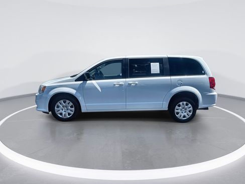 Used 2018 Dodge Grand Caravan SE FWD image 5