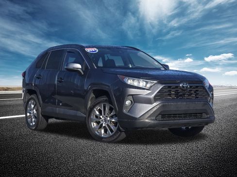 Used 2021 Toyota RAV4 XLE Premium image 2