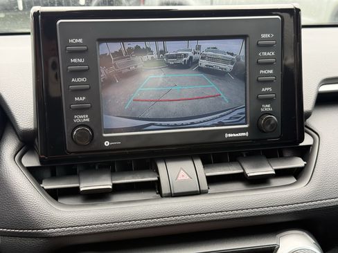 Used 2022 Toyota RAV4 LE FWD image 21