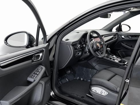 New 2025 Porsche Macan image 7
