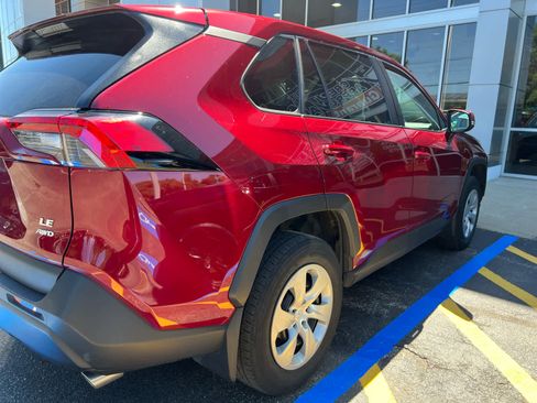 Used 2023 Toyota RAV4 LE AWD/4WD image 4