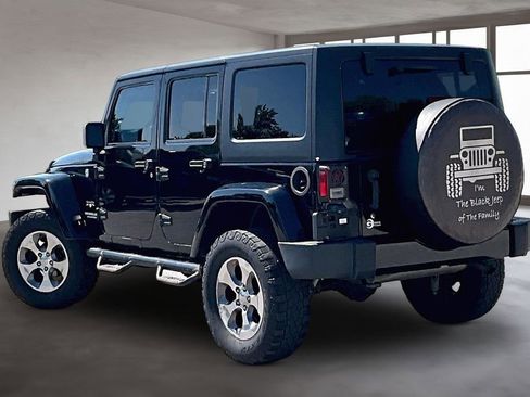 Used 2016 Jeep Wrangler Unlimited Sahara w/ Connectivity Group AWD/4WD image 15