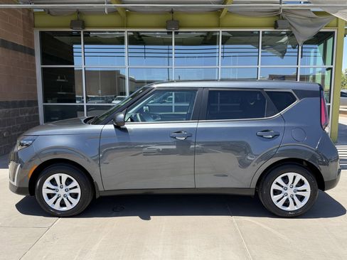 Used 2024 Kia Soul LX FWD image 7