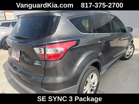 Used 2018 Ford Escape SE w/ SE Sync 3 Package AWD/4WD image 3