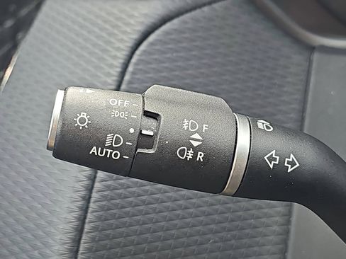 Used 2023 Land Rover Range Rover Velar R-Dynamic S image 27