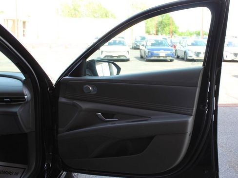 Used 2025 Hyundai Elantra SEL FWD image 10
