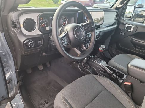 Certified 2025 Jeep Wrangler Sport AWD/4WD image 13