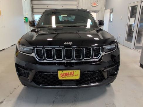 New 2025 Jeep Grand Cherokee Laredo X w/ Luxury Tech Group I AWD/4WD image 8