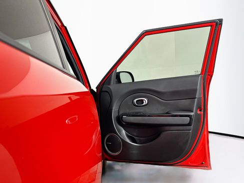 Used 2019 Kia Soul + FWD image 31