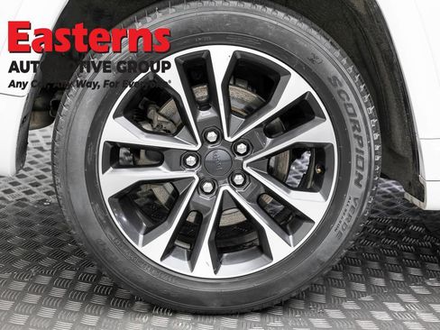 Used 2022 Jeep Grand Cherokee Overland AWD/4WD image 34