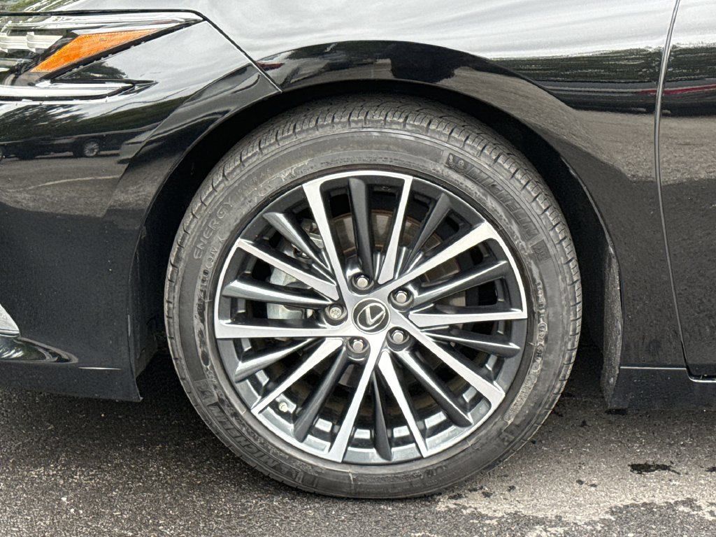 Used 2025 Lexus ES 300h w/ Premium Package FWD image 19