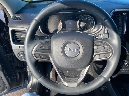 Used 2019 Jeep Cherokee Limited image 8