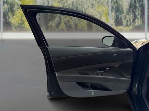 Used 2024 Hyundai Elantra Blue FWD image 20