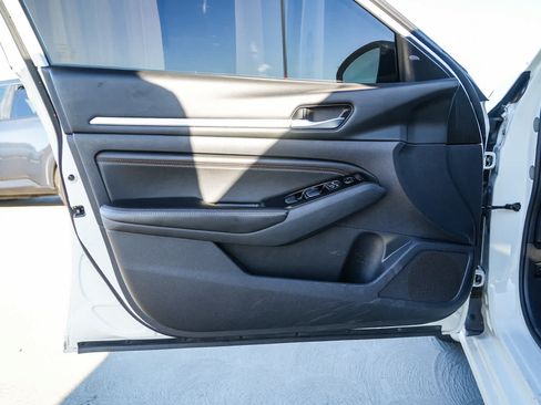 Used 2023 Nissan Altima 2.5 SR w/ SR Premium Package FWD image 18