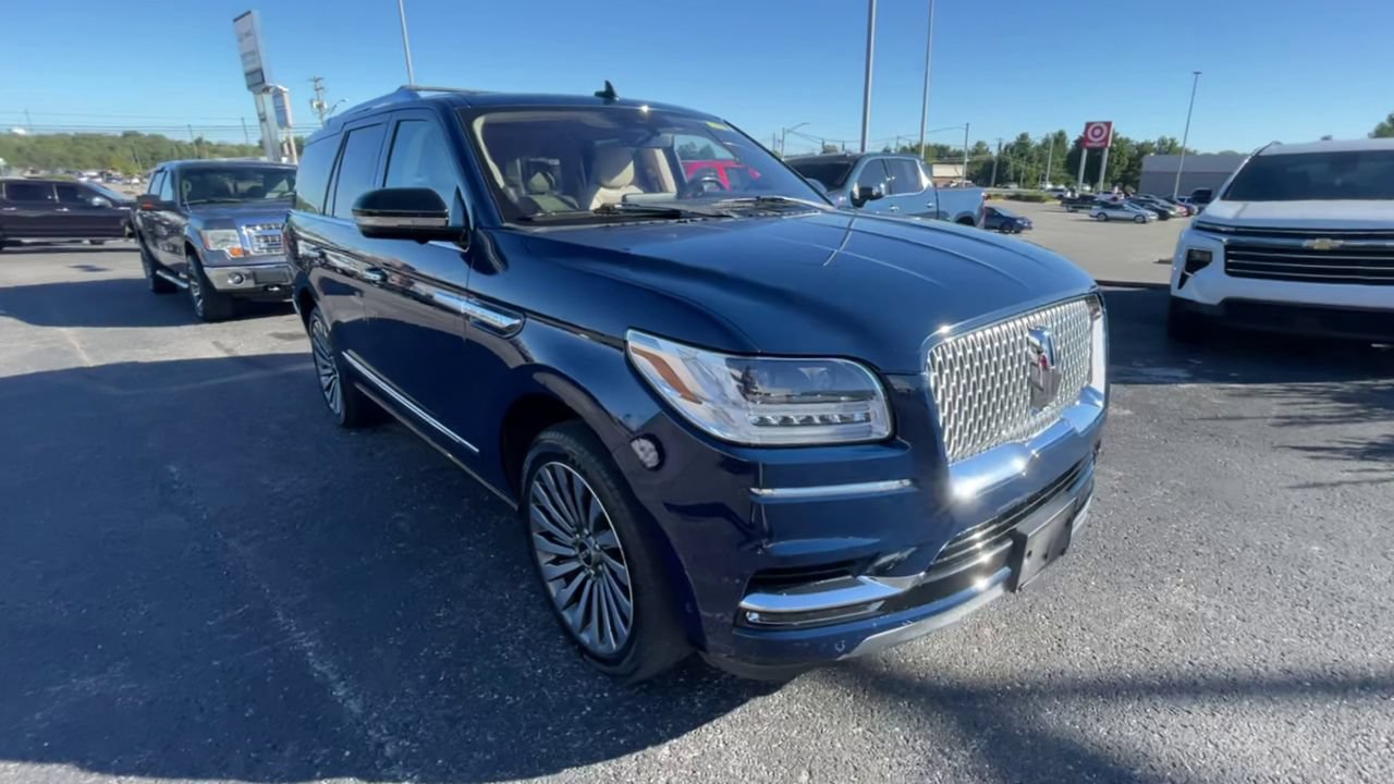 Used 2018 Lincoln Navigator Reserve w/ Technology Package AWD/4WD image 3