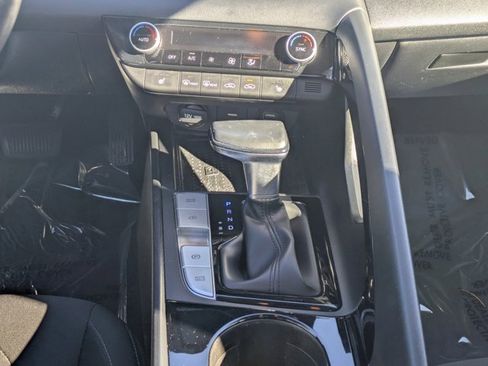 Used 2021 Hyundai Elantra SEL w/ Convenience Package image 16