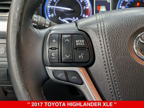 Used 2017 Toyota Highlander XLE AWD/4WD image 17