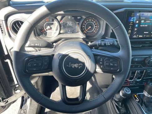 Used 2025 Jeep Wrangler Unlimited Rubicon image 28