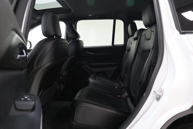 Used 2023 Jeep Grand Cherokee Altitude AWD/4WD image 30