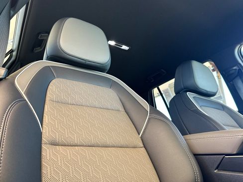 New 2026 Chevrolet Equinox LT w/ Convenience Package II FWD image 18