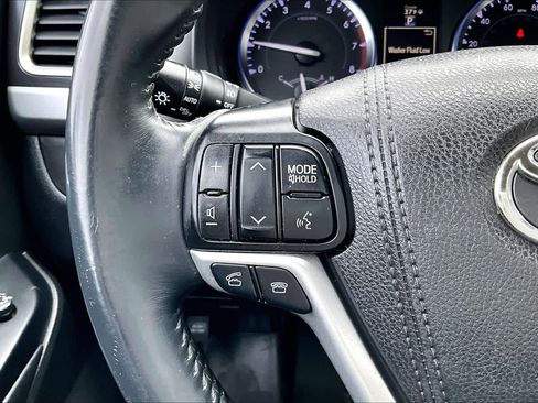 Used 2016 Toyota Highlander XLE image 24