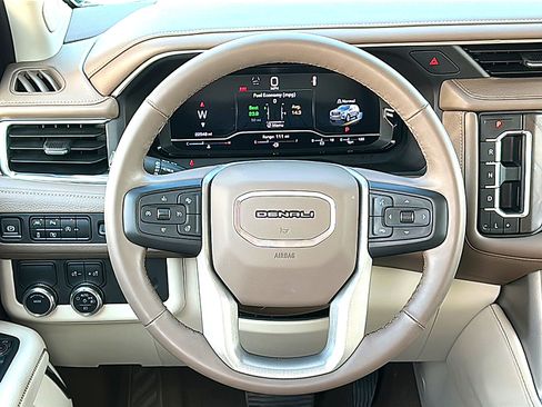 Used 2024 GMC Yukon Denali RWD image 24