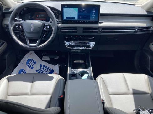 New 2025 Lincoln Corsair FWD w/ Equipment Group 101A image 18