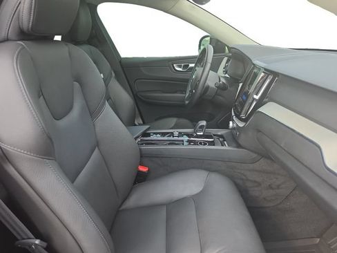Used 2025 Volvo XC60 B5 Plus AWD/4WD image 17