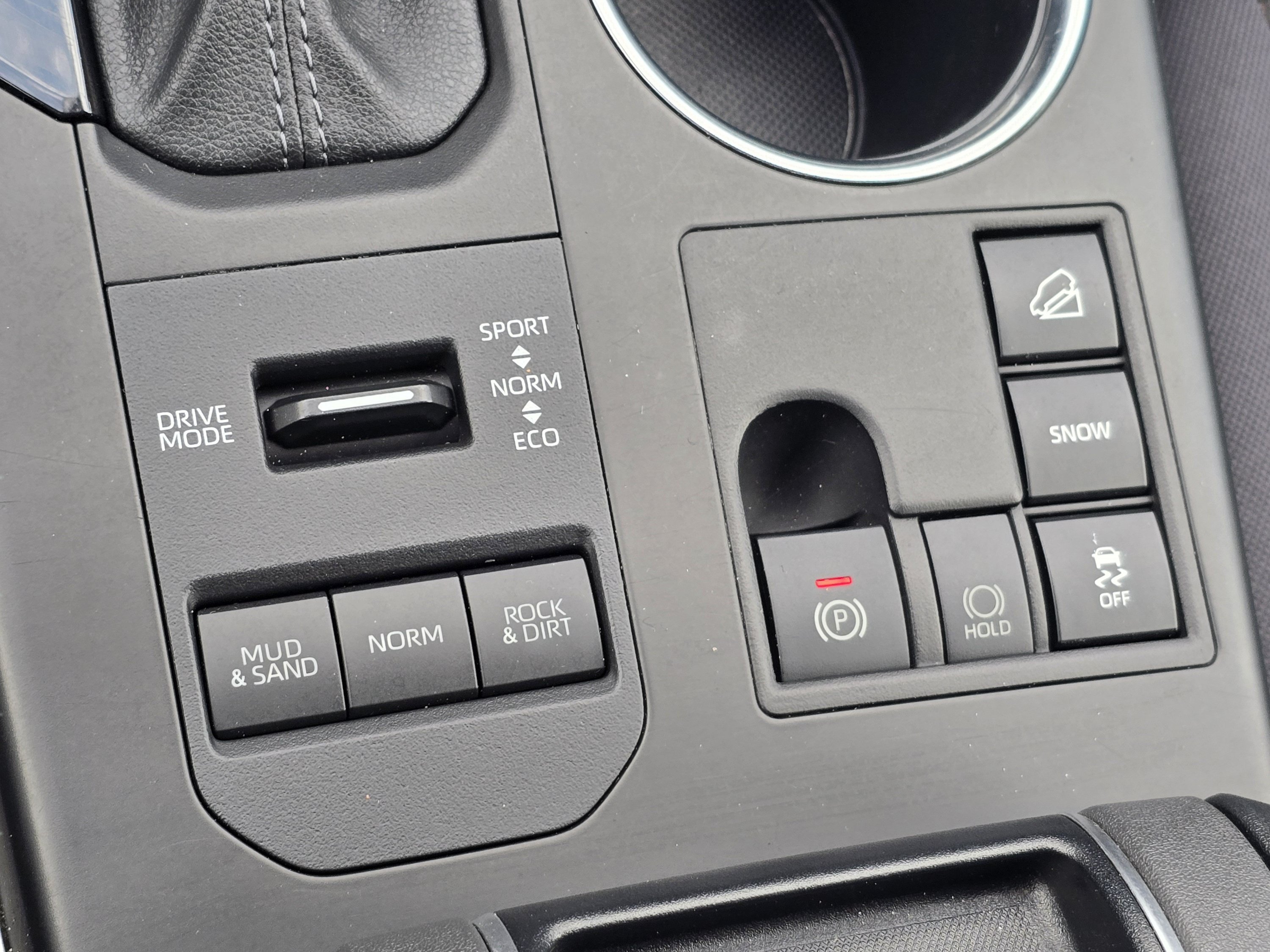 Used 2024 Toyota Highlander LE AWD/4WD image 9