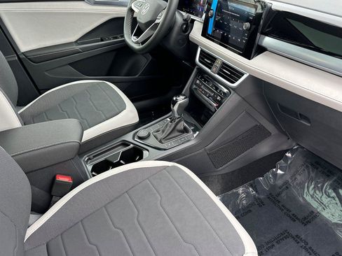 New 2026 Volkswagen Taos SE image 15