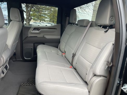 Used 2023 GMC Sierra 1500 SLE image 16