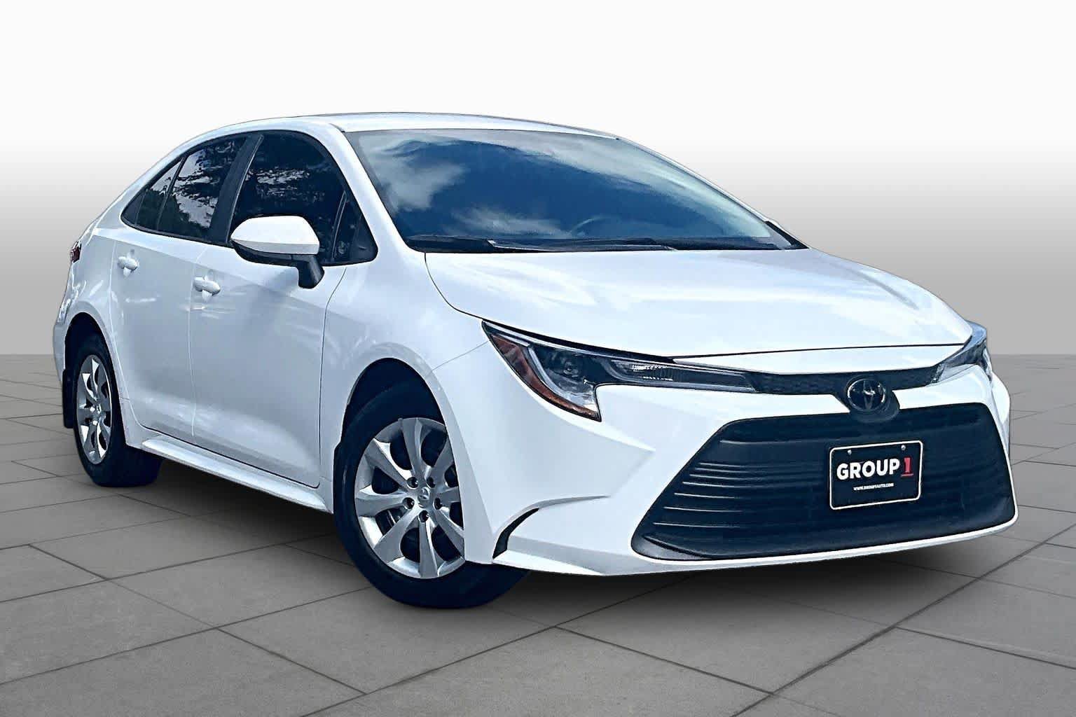 Used 2025 Toyota Corolla LE FWD image 3