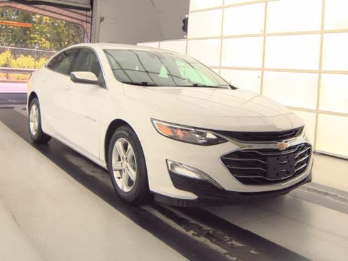 Used 2023 Chevrolet Malibu LS w/ Driver Confidence Package FWD image 2