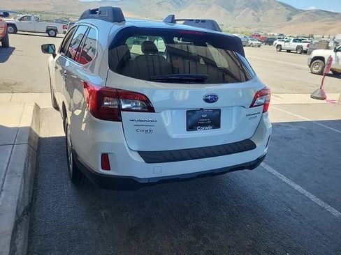 Used 2017 Subaru Outback 2.5i Premium AWD/4WD image 4