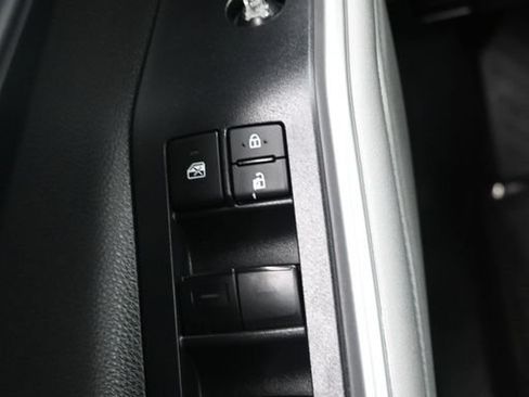 Used 2023 Toyota Highlander XLE AWD/4WD image 23