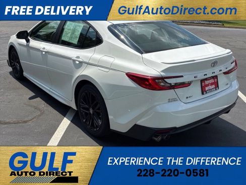 Used 2025 Toyota Camry SE FWD image 5
