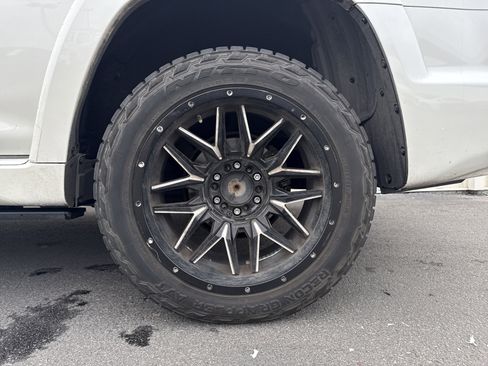 Used 2017 Toyota 4Runner Limited image 4