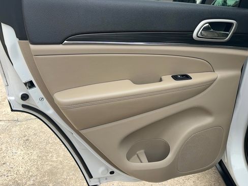 Used 2020 Jeep Grand Cherokee Limited w/ Luxury Group II image 11