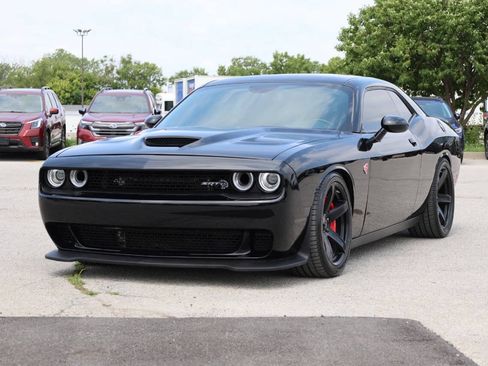 Used 2017 Dodge Challenger SRT Hellcat RWD image 6