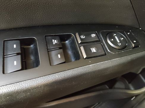 Used 2019 Hyundai Elantra Limited w/ Winter Weather Package image 27