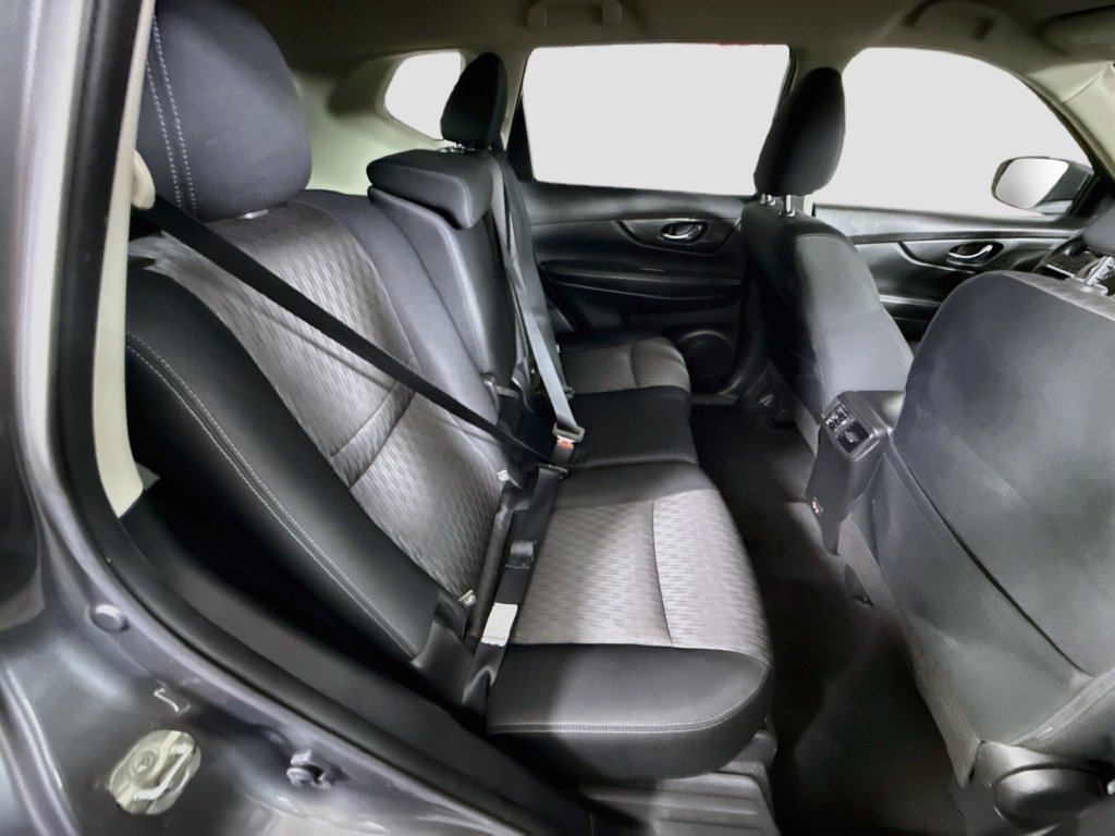 Used 2020 Nissan Rogue SV FWD image 29