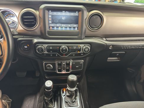 Used 2021 Jeep Wrangler Unlimited Sport AWD/4WD image 28
