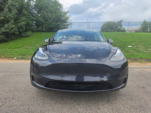 Used 2024 Tesla Model Y 2WD image 2