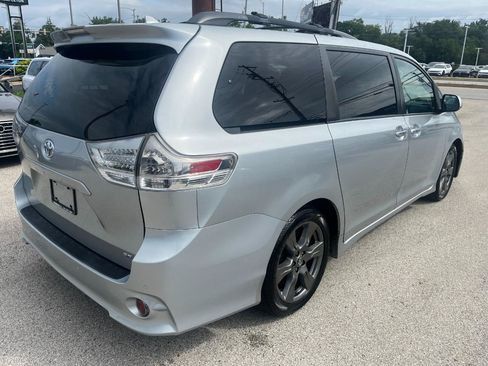 Used 2019 Toyota Sienna SE w/ SE Preferred Package FWD image 5