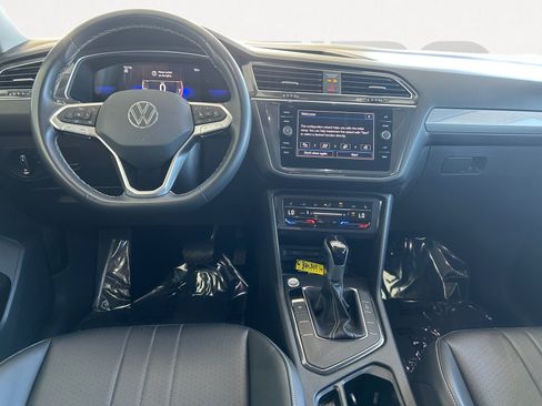 Used 2023 Volkswagen Tiguan SE FWD image 3