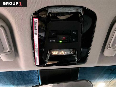 Used 2023 Toyota Venza LE image 34