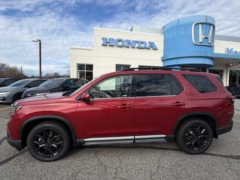 New 2025 Honda Pilot Touring image 2